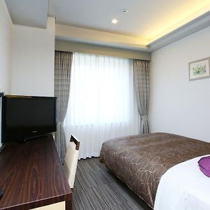 Zimmer mit Kingsize-Bett